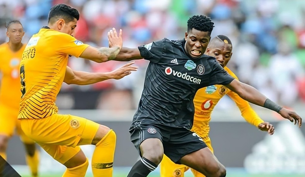 Image of Marshall Munetsi playing for Orlando Pirates against Kaizer Chiefs. Source/X.com