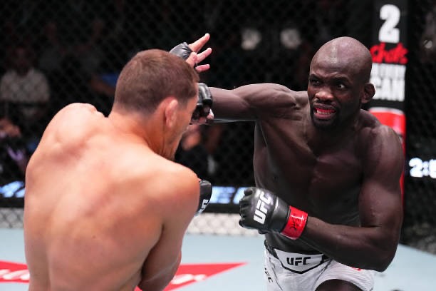 Themba Gorimbo fightig his opponent in the ring.
